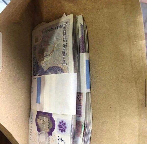 Purchase counterfeit banknotes